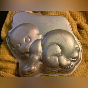 CRAWLING BABY Cake Pan.  Wilton vintage. Good used condition.